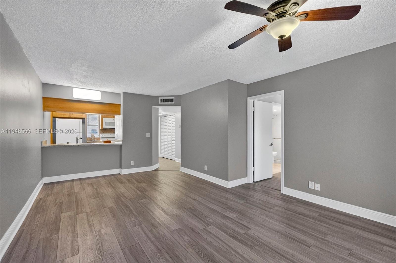 908 Twin Lakes Drive 8C, Coral Springs, FL 33071 photo 2