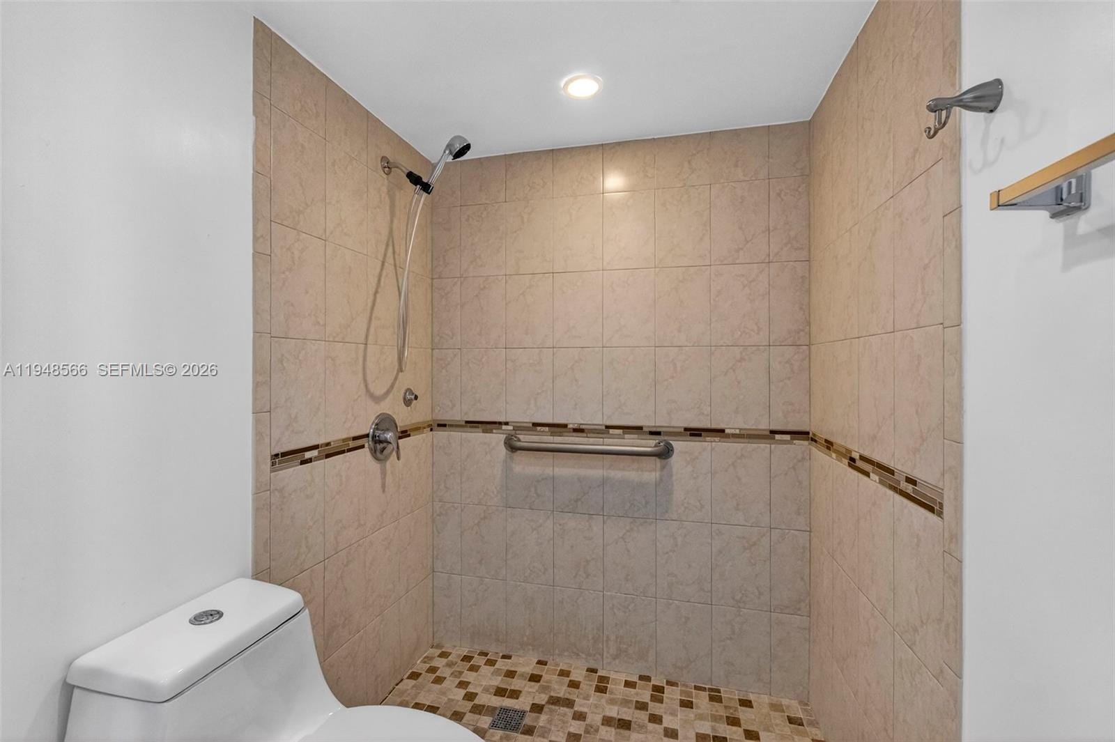908 Twin Lakes Drive 8C, Coral Springs, FL 33071 photo 17