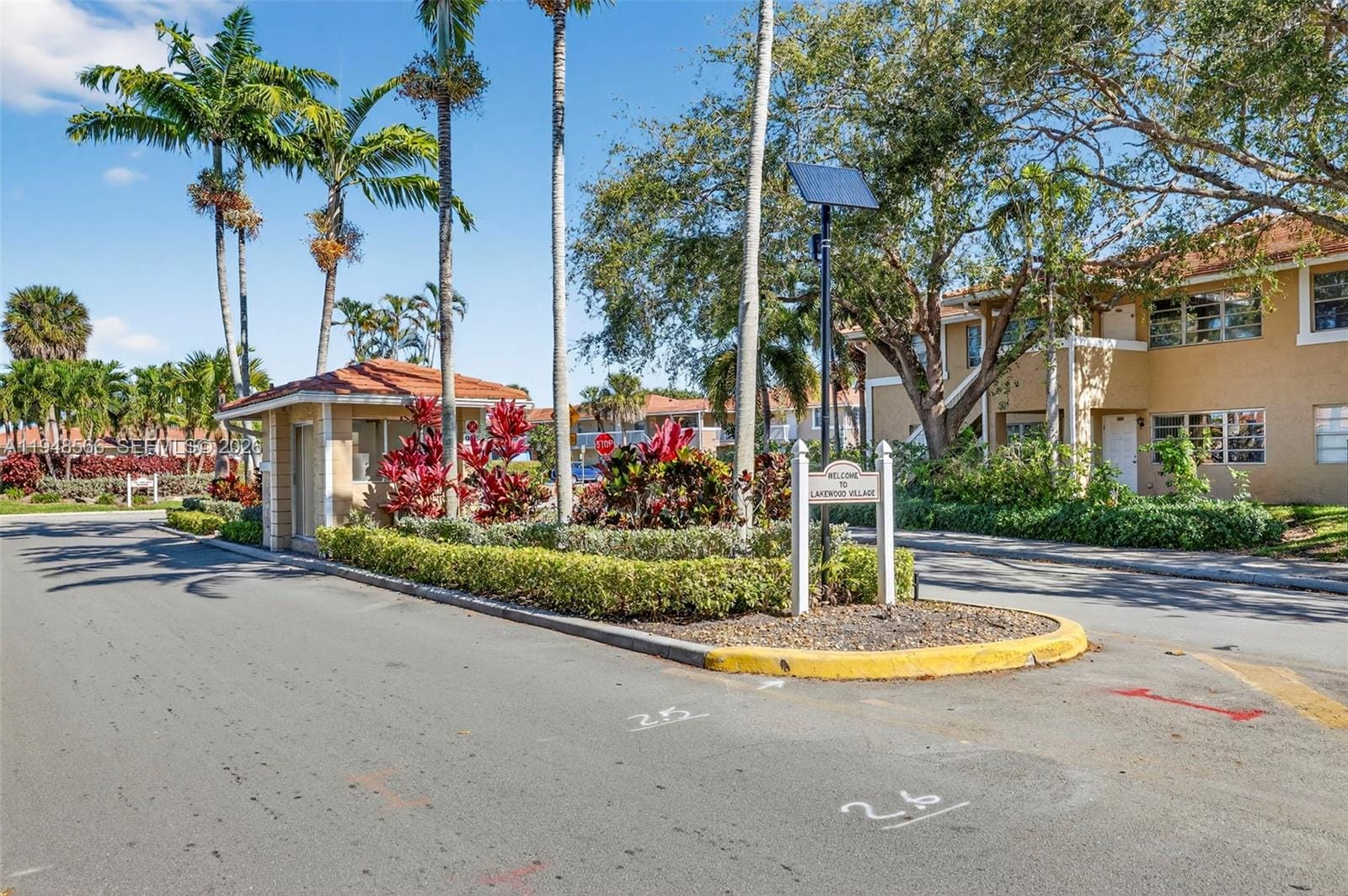 908 Twin Lakes Drive 8C, Coral Springs, FL 33071 photo 22