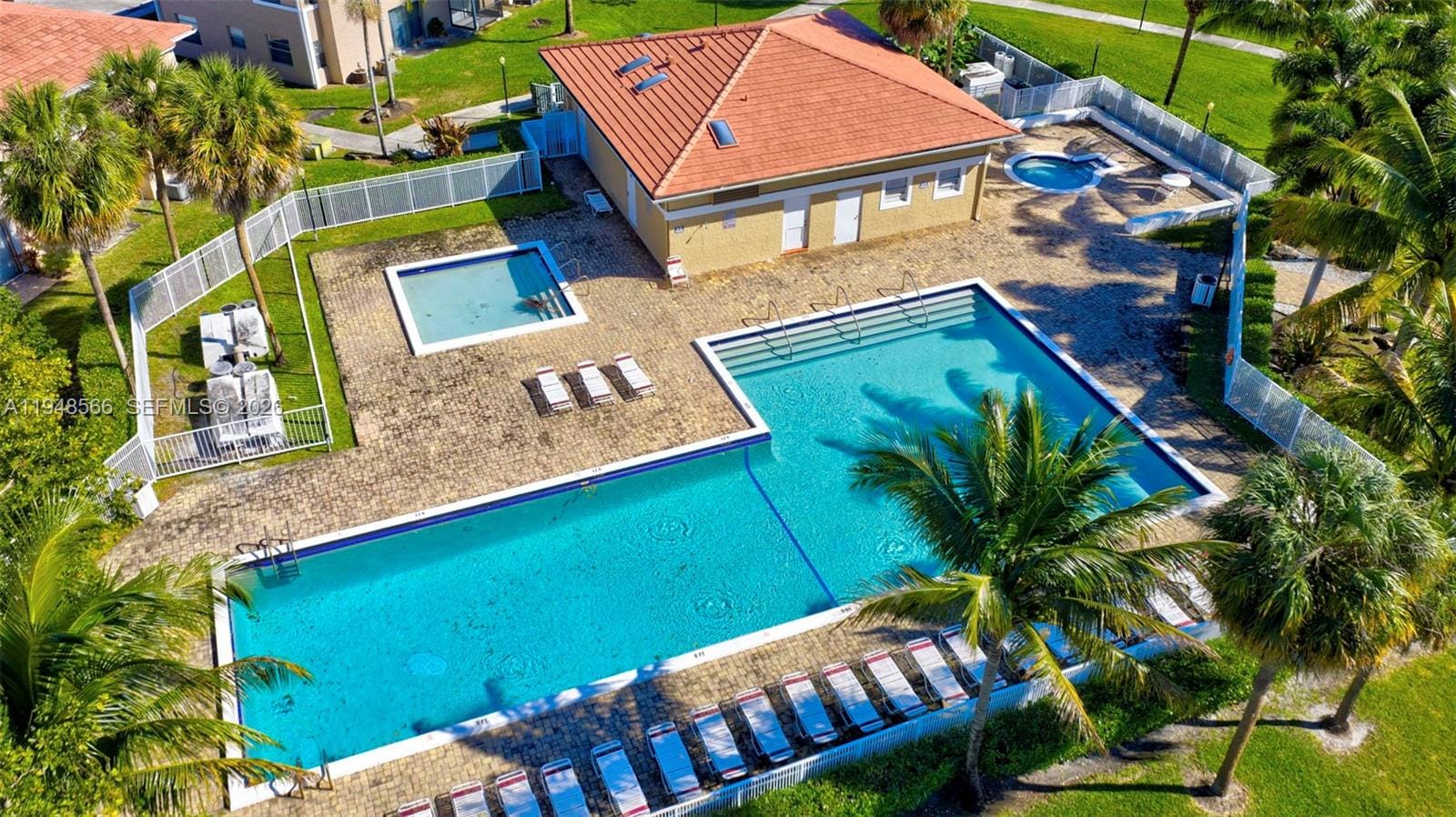 908 Twin Lakes Drive 8C, Coral Springs, FL 33071 photo 4