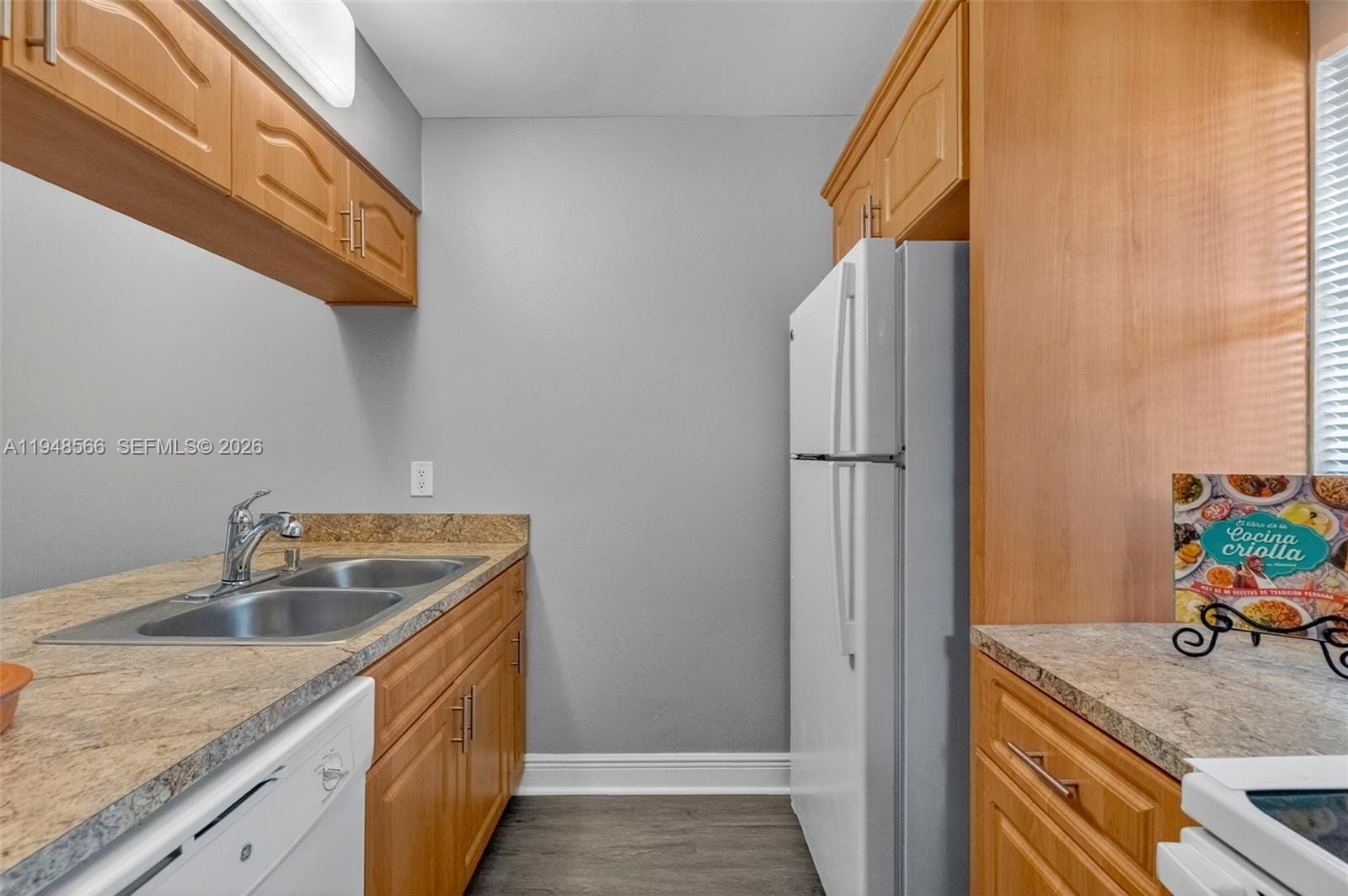908 Twin Lakes Drive 8C, Coral Springs, FL 33071 photo 7