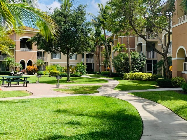 6521 Emerald Dunes Drive 307, sold in Villas At Emerald Dunes Condo, West Palm Beach, FL
