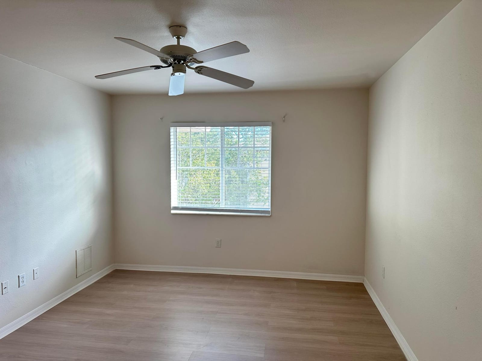 6521 Emerald Dunes Drive 307, West Palm Beach, FL 33411 photo 12