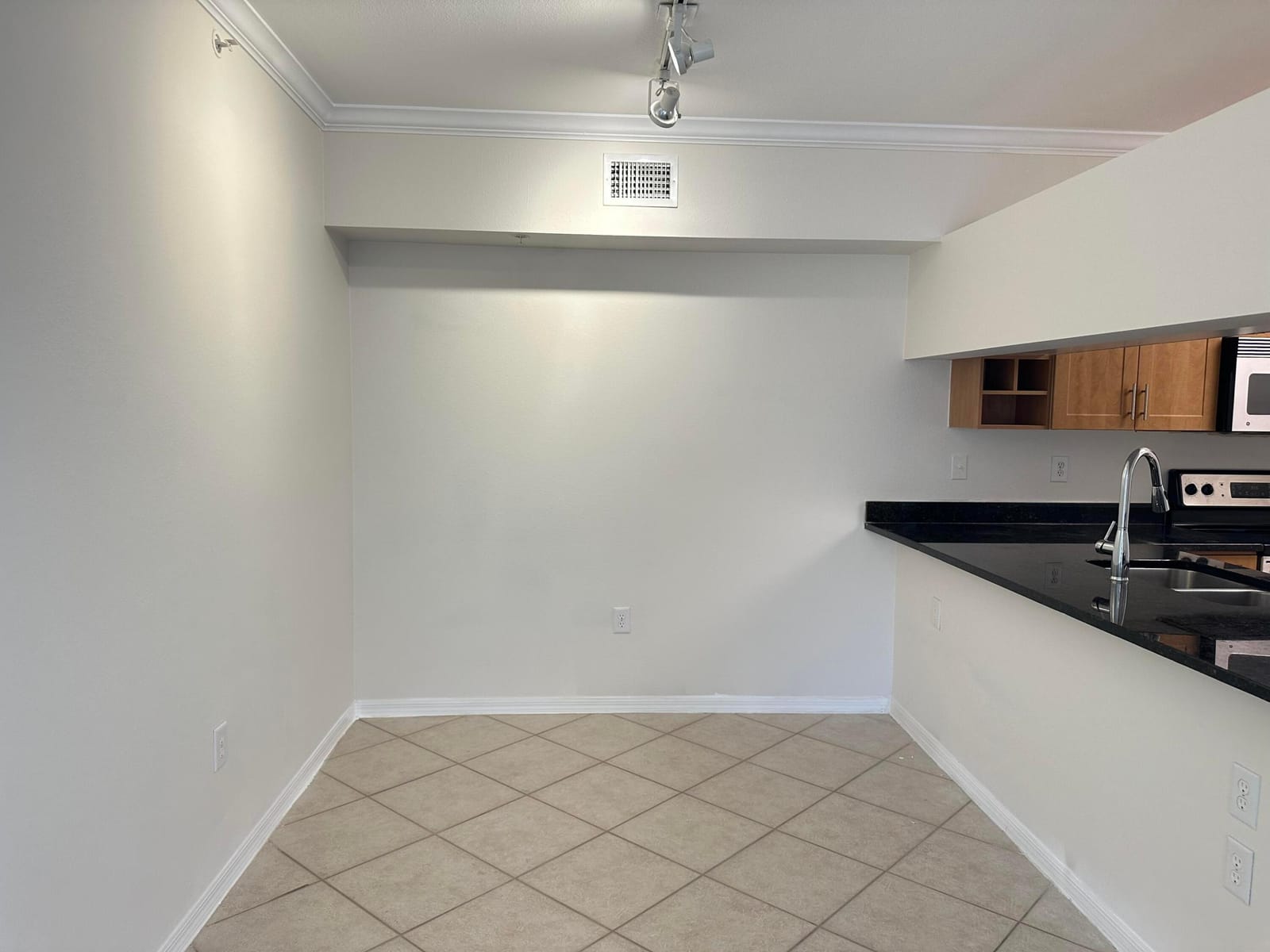 6521 Emerald Dunes Drive 307, West Palm Beach, FL 33411 photo 5