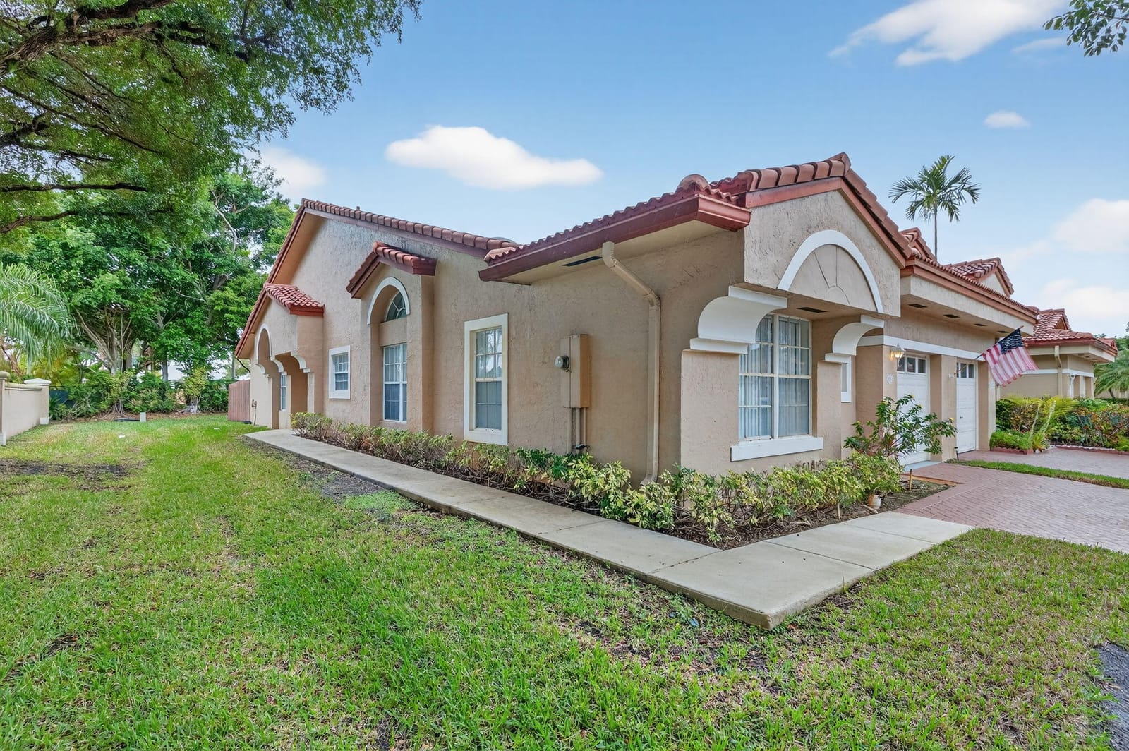 9910 Malvern Drive — photo 2