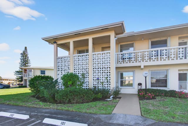1721 NW 20th Avenue 201, sold in Pines Of Delray North Condo, Delray Beach, FL