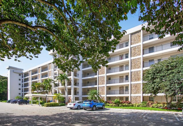 2801 N Palm Aire Drive 203, Pompano Beach, FL 33069