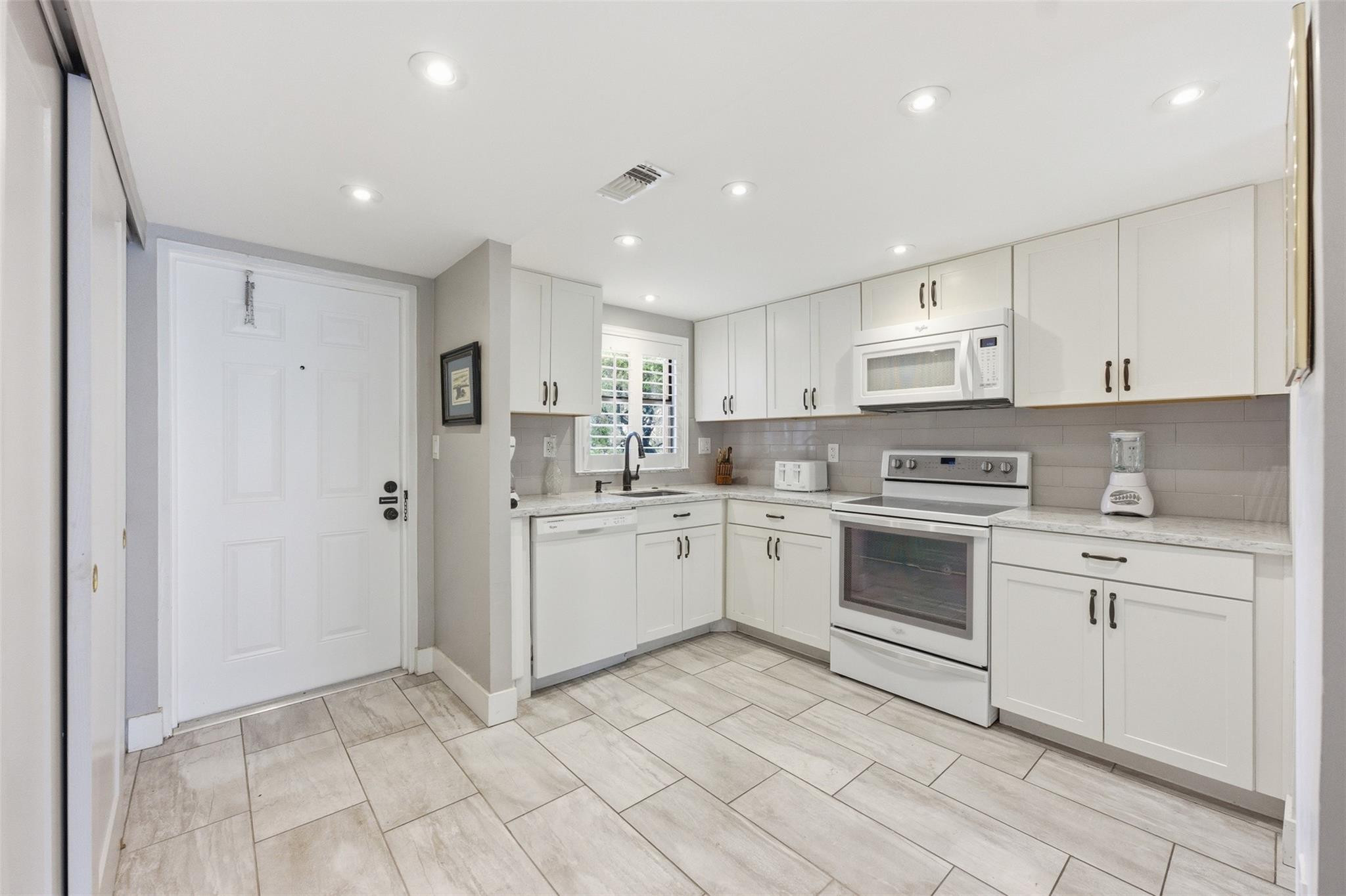 9460 Sunrise Lakes Boulevard 112, Sunrise, FL 33322, Sunrise