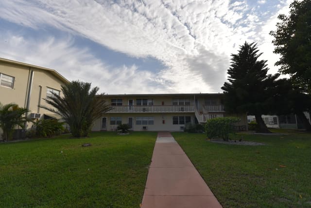 112 Salisbury E, West Palm Beach, FL 33417