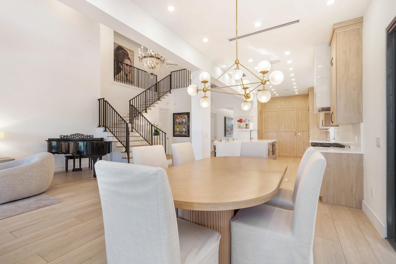 2085 Regents Boulevard — photo 11