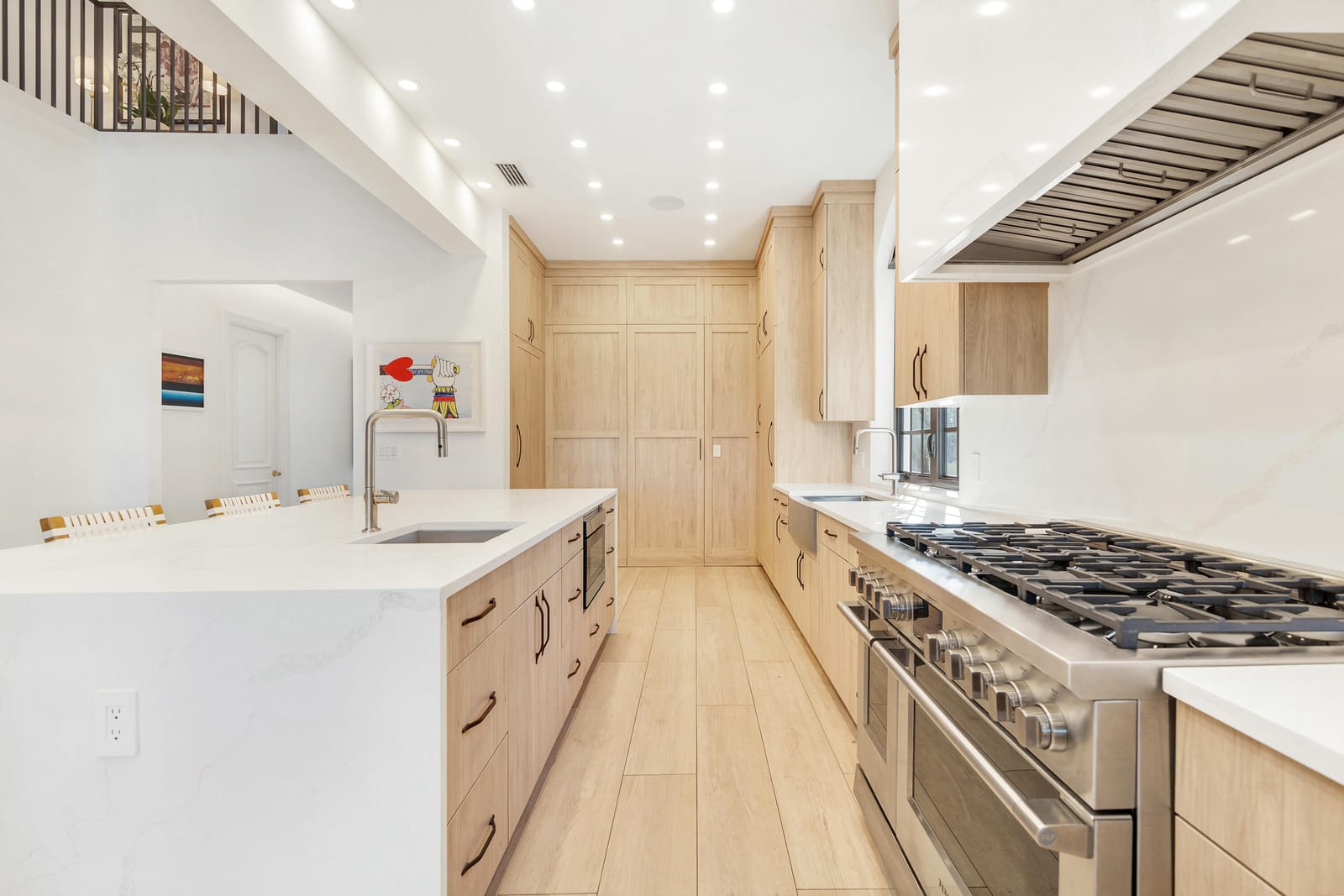 2085 Regents Boulevard — photo 12