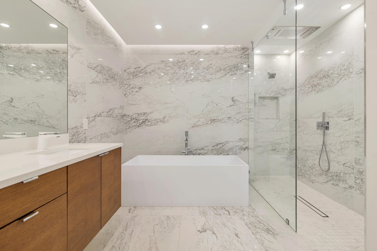 2085 Regents Boulevard — photo 8