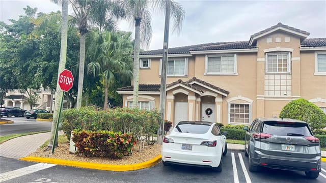 5719 NW 114th Court 101, Doral, FL 33178