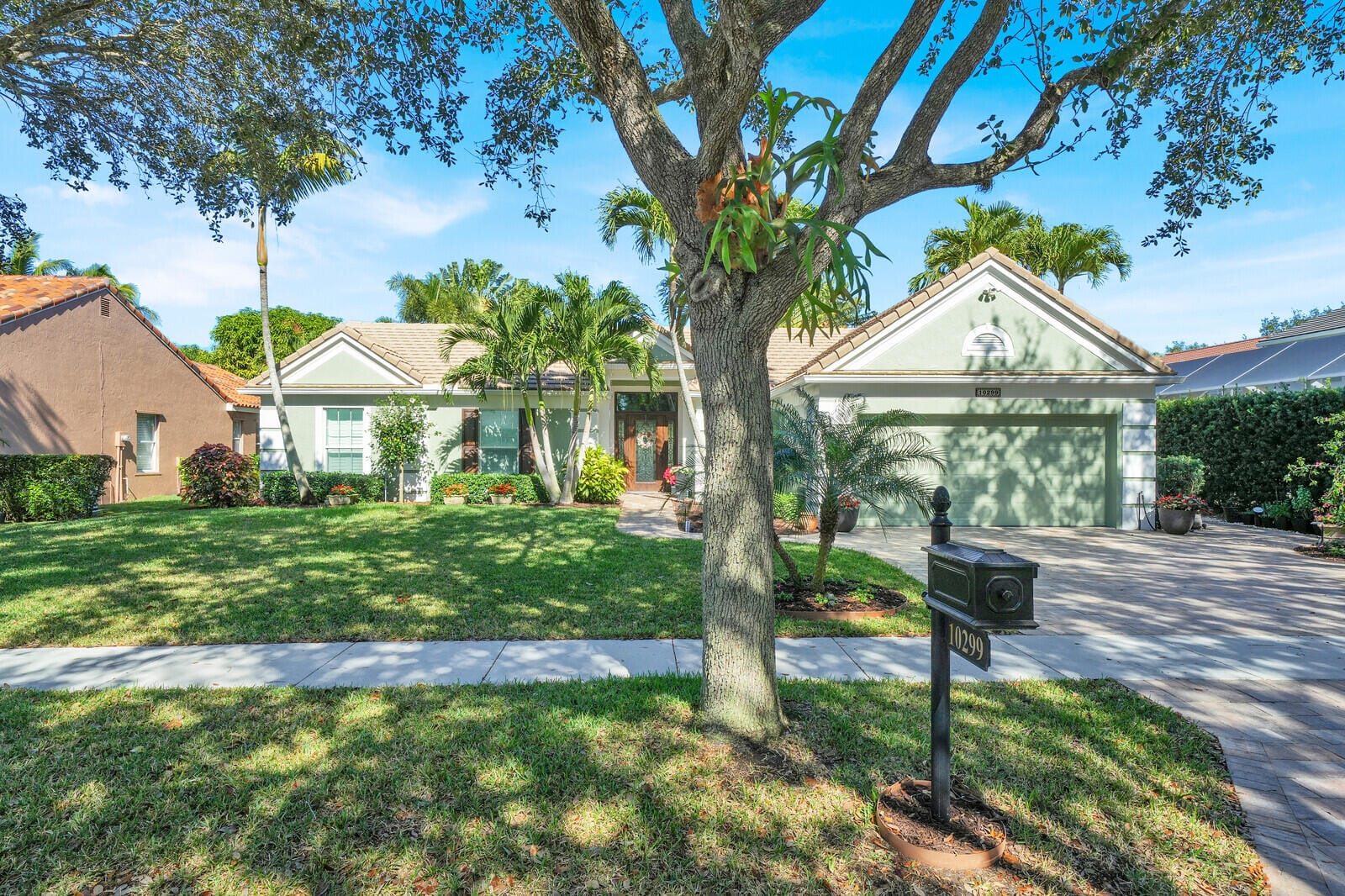 10299 Hunt Club Lane, Palm Beach Gardens, FL 33418