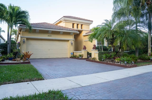 8601 Via Grande E, Buena Vida, Wellington, FL