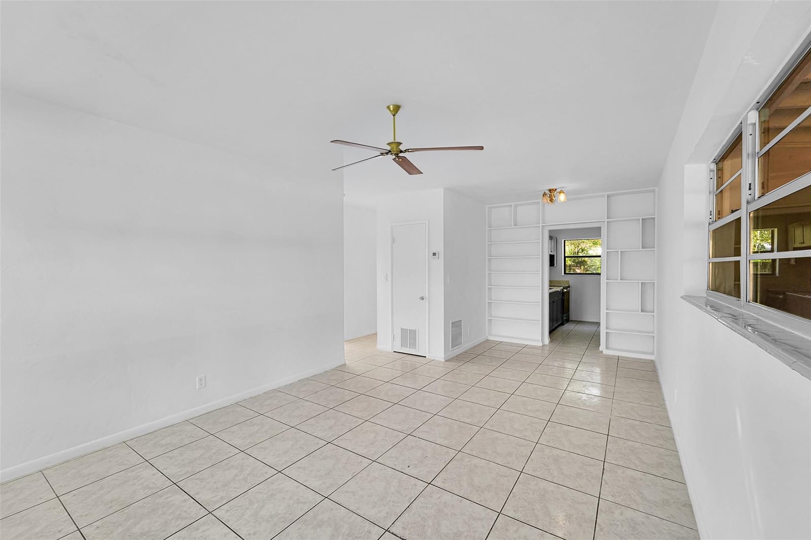 401 SW 25th Avenue — photo 4