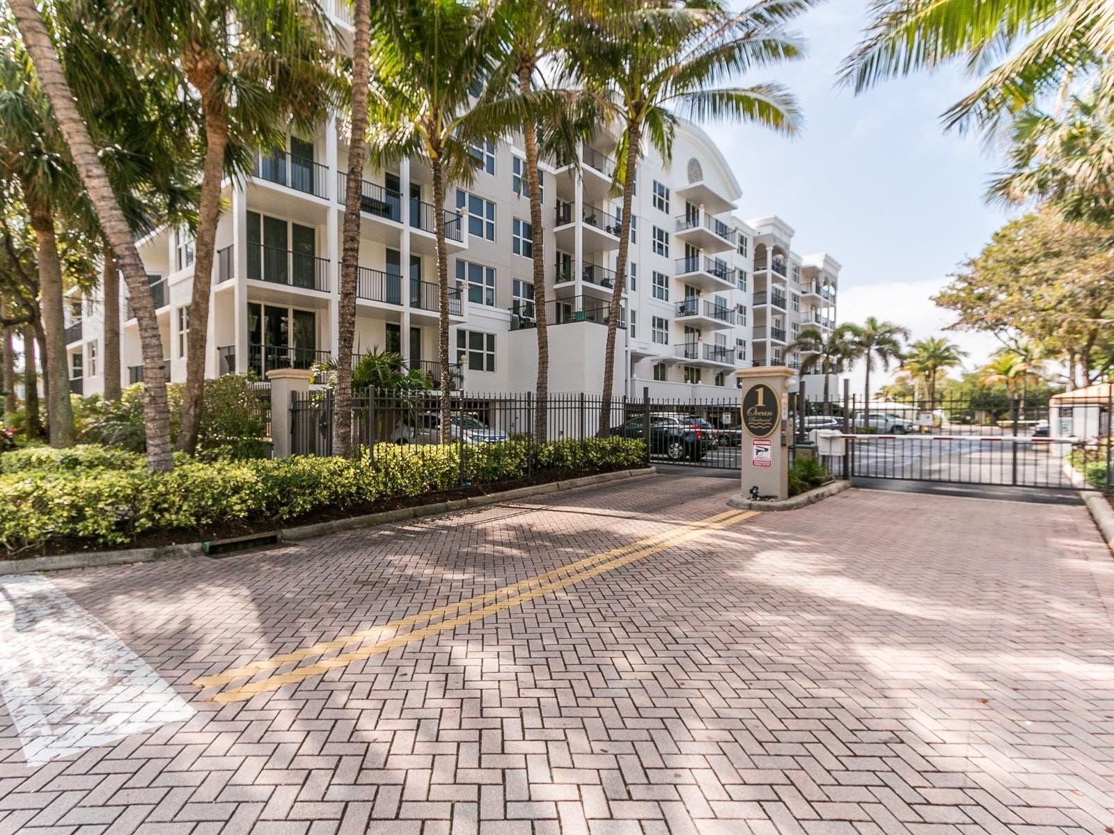 101 SE 20th Avenue 406, Deerfield Beach, FL 33441 photo 4