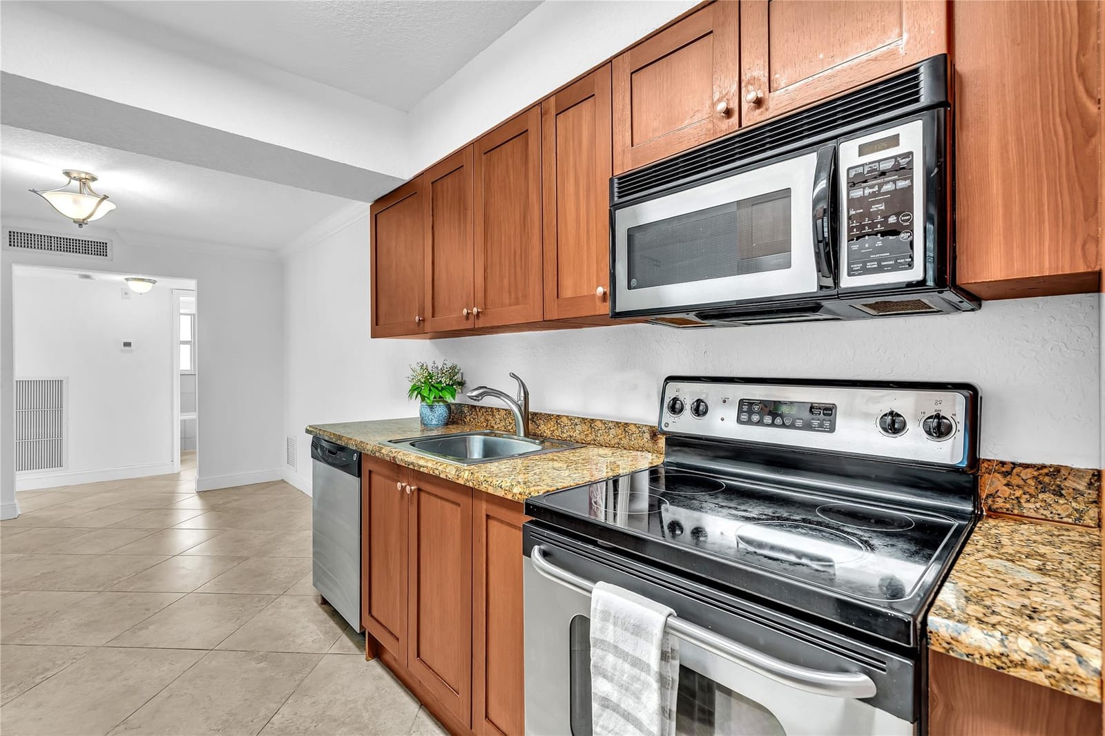 4001 NE 21st Avenue 202 — photo 8