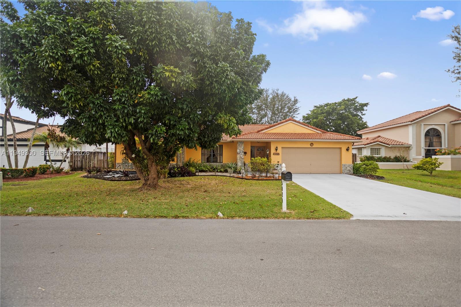 15824 Cotswold Court, Davie, FL 33331, Davie