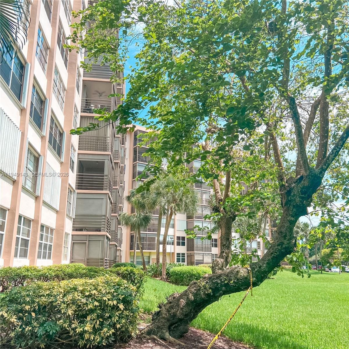 1000 Saint Charles Place 721 — photo 2
