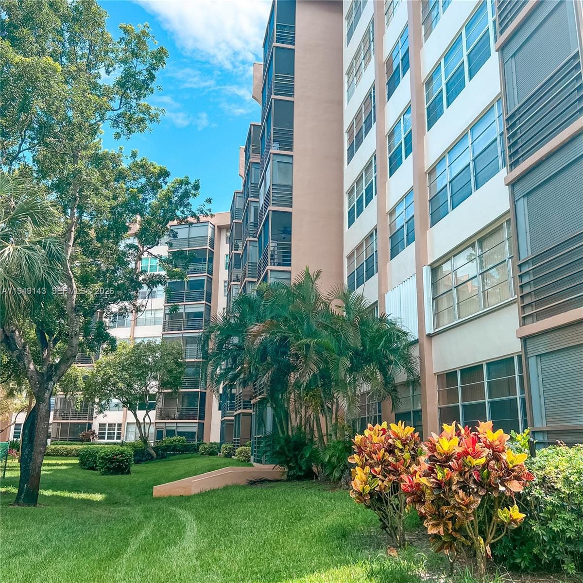 1000 Saint Charles Place 721 — photo 3