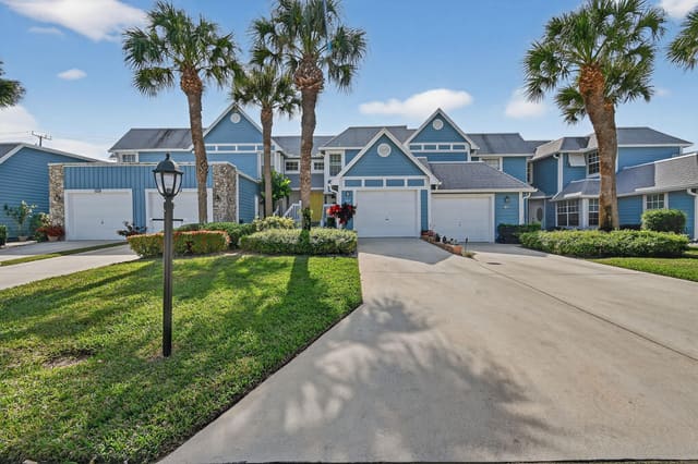 818 Ocean Dunes Circle, sold in Villas Of Ocean Dunes, Jupiter, FL