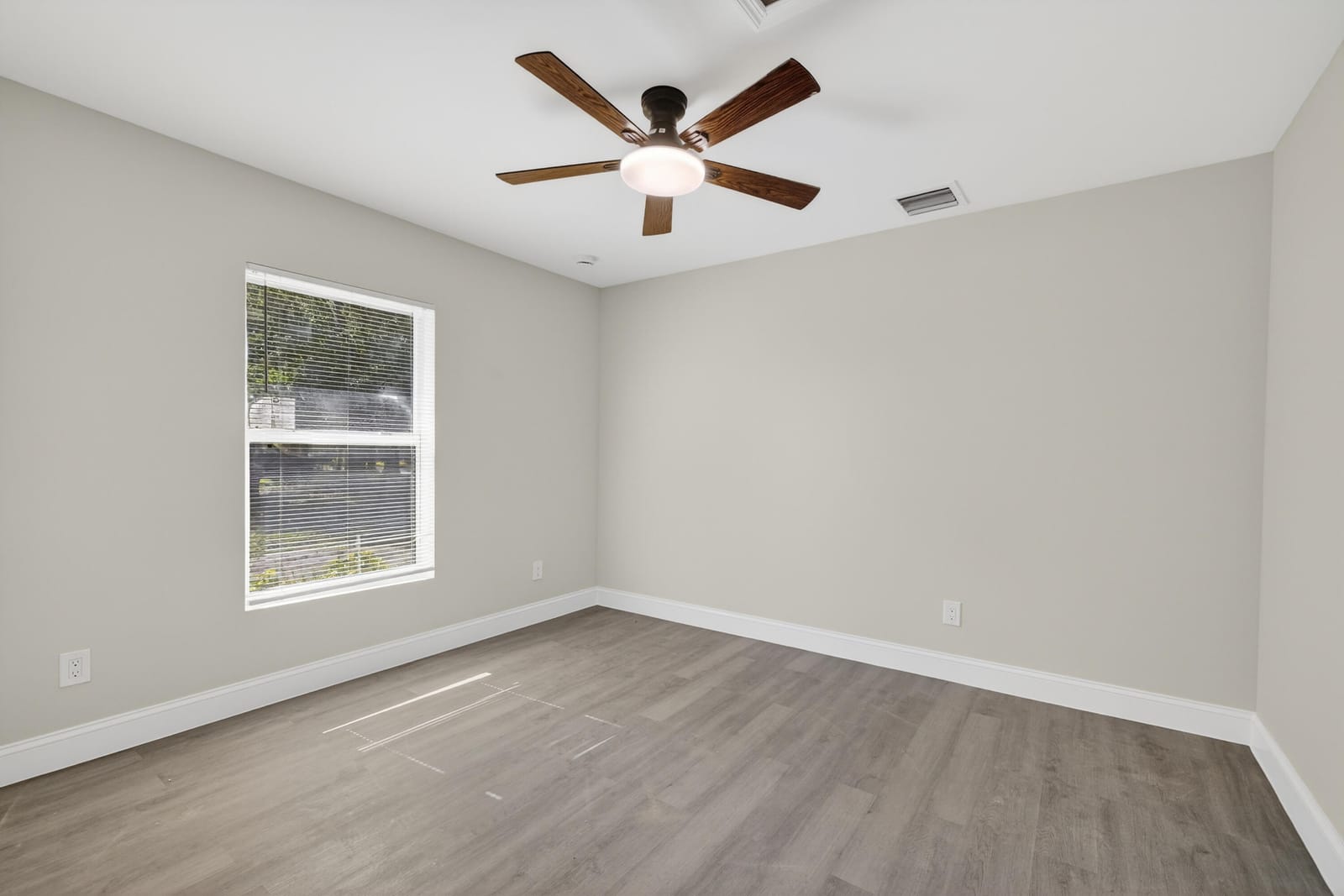 706 Dundas Court, Fort Pierce, FL 34950 photo 13