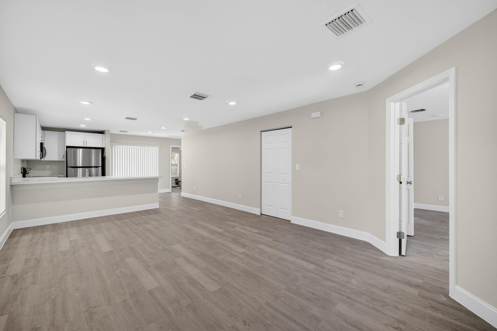 706 Dundas Court — photo 4
