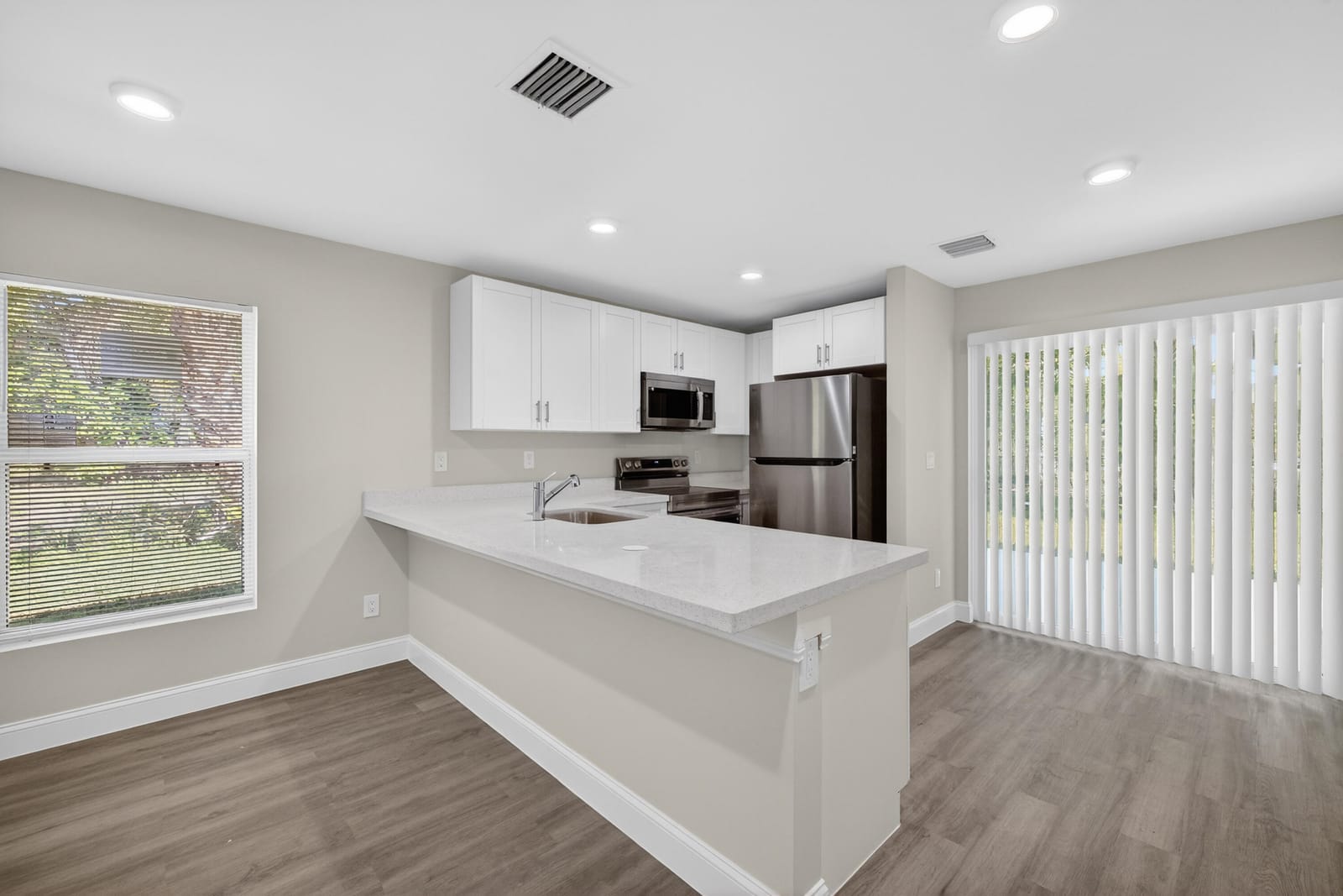 706 Dundas Court — photo 8