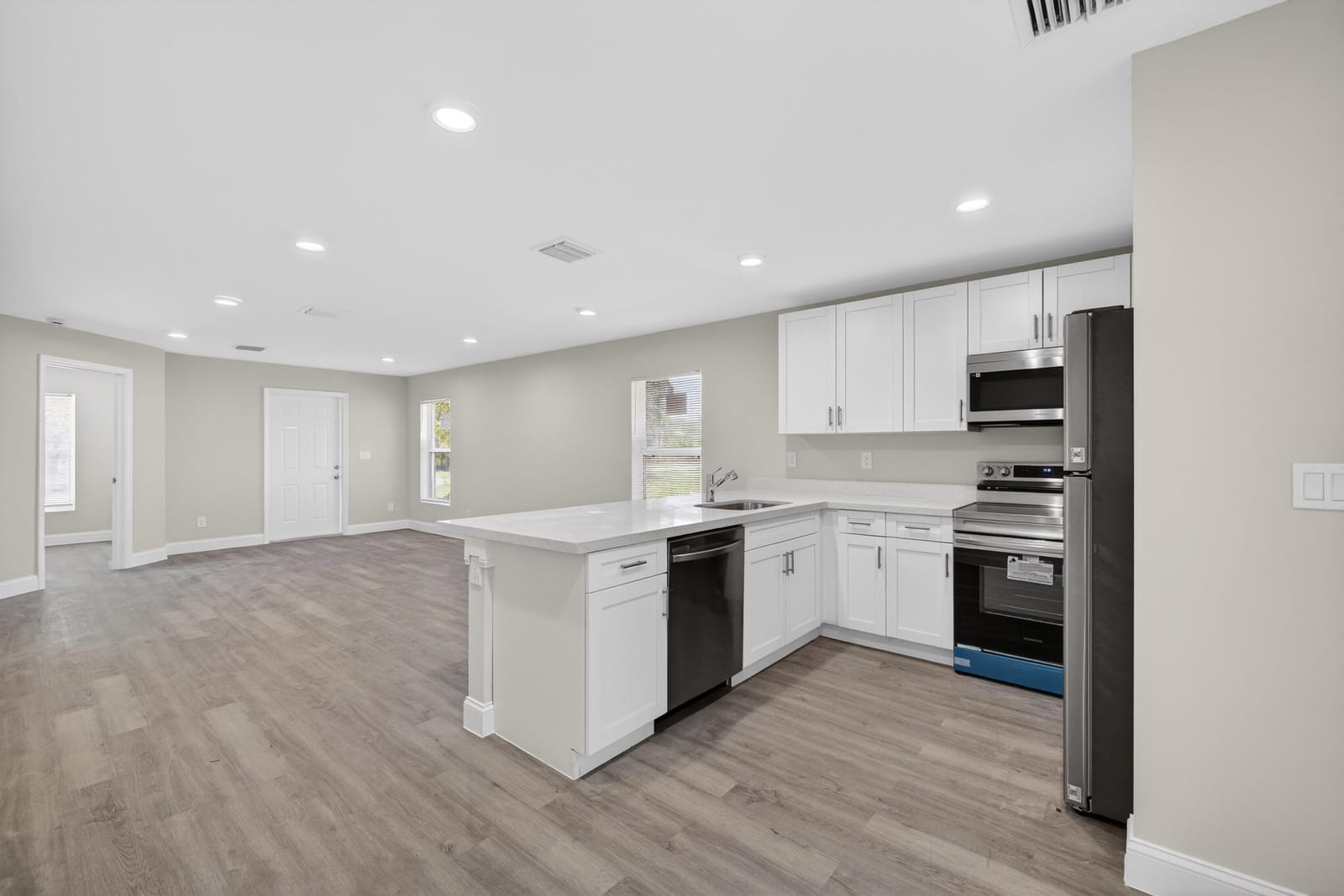 706 Dundas Court — photo 10