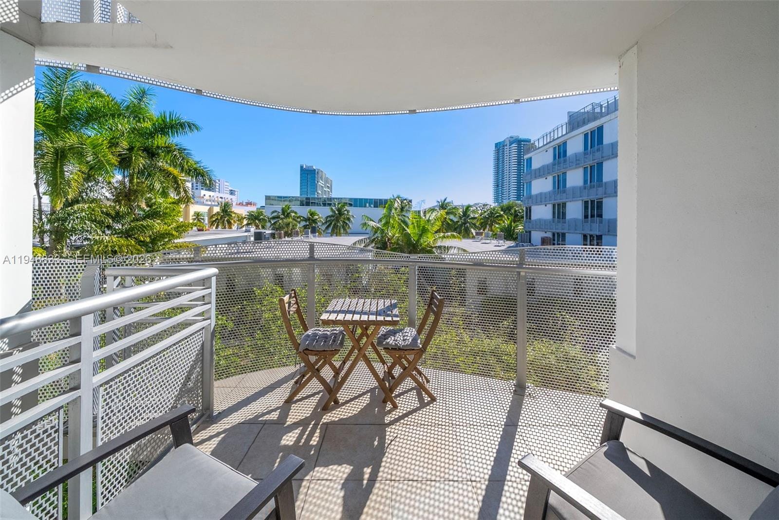 2155 Washington Court 303 — photo 4