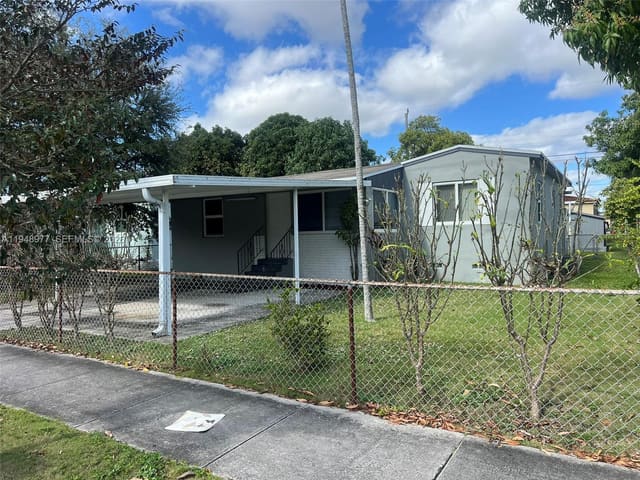 5561 SW 5th Terrace, sold in Tamiami Highlands, Miami, FL