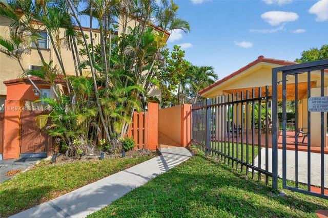 9937 NW 9th St Circle 1319, sold in Windsong Lakes, Miami, FL