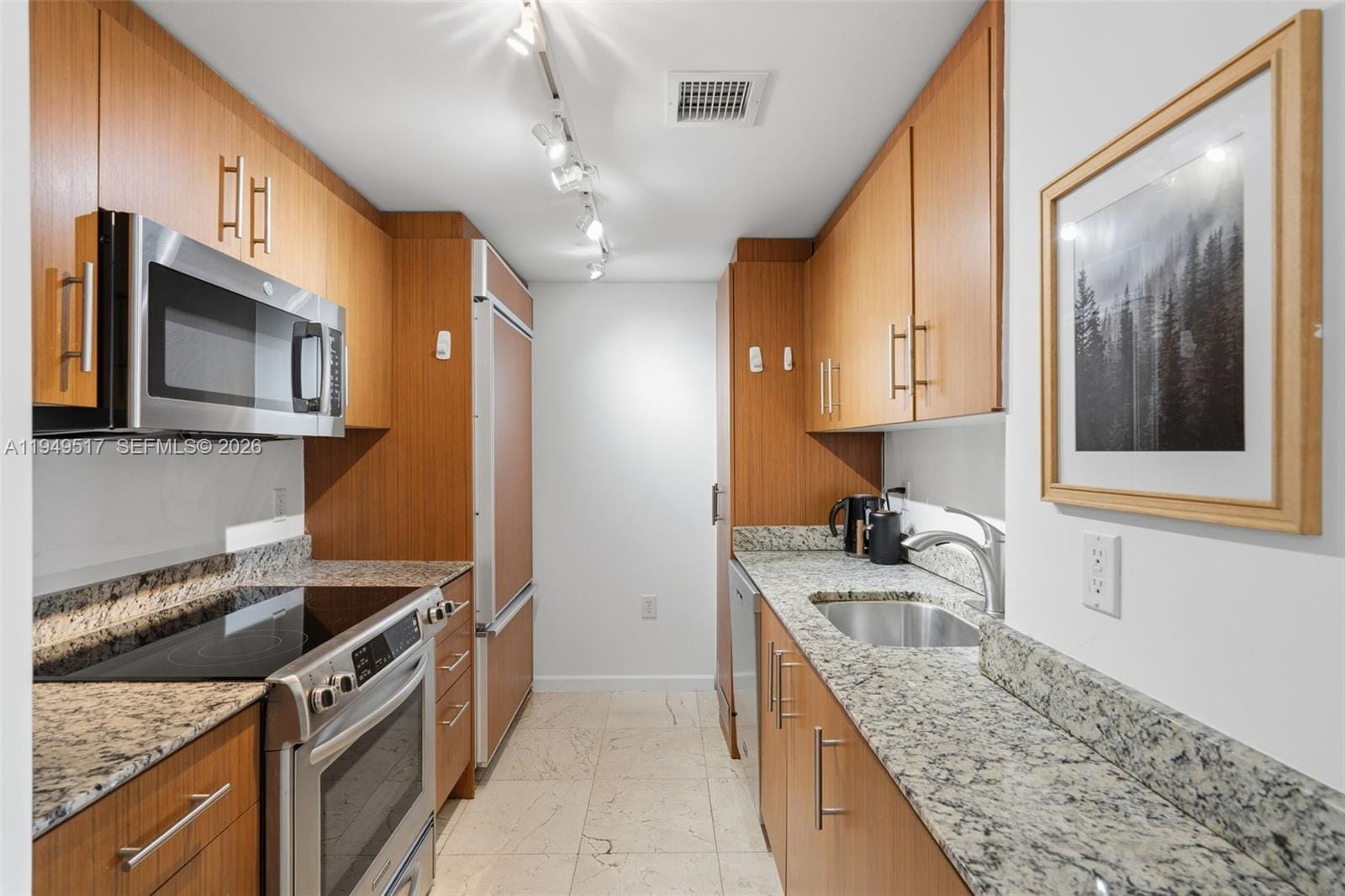 10275 Collins Avenue 718 — photo 11