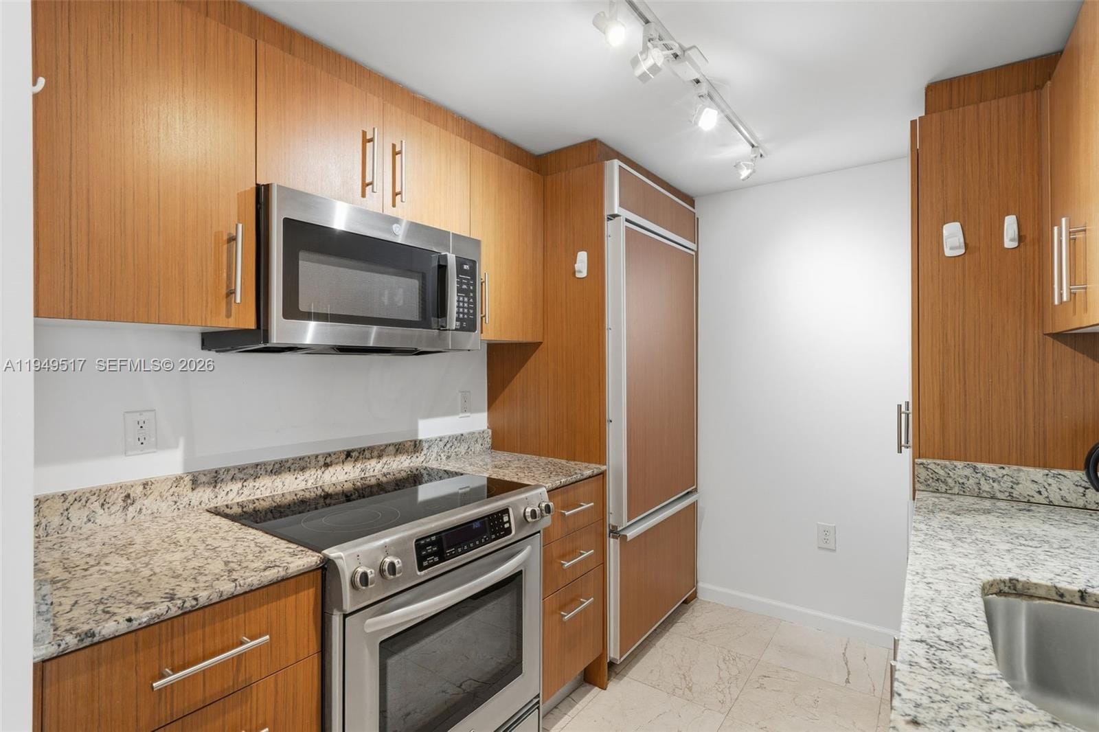 10275 Collins Avenue 718 — photo 12