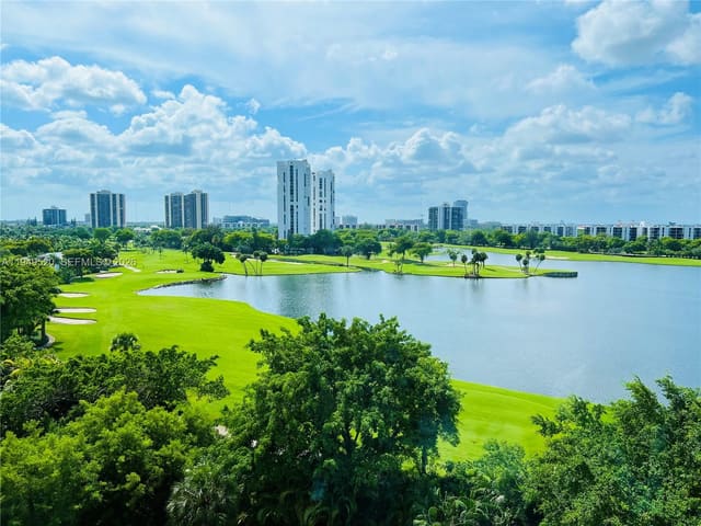 20000 E Country Club Drive 806, sold in Turnberry Vlg No Tower Co, Aventura, FL