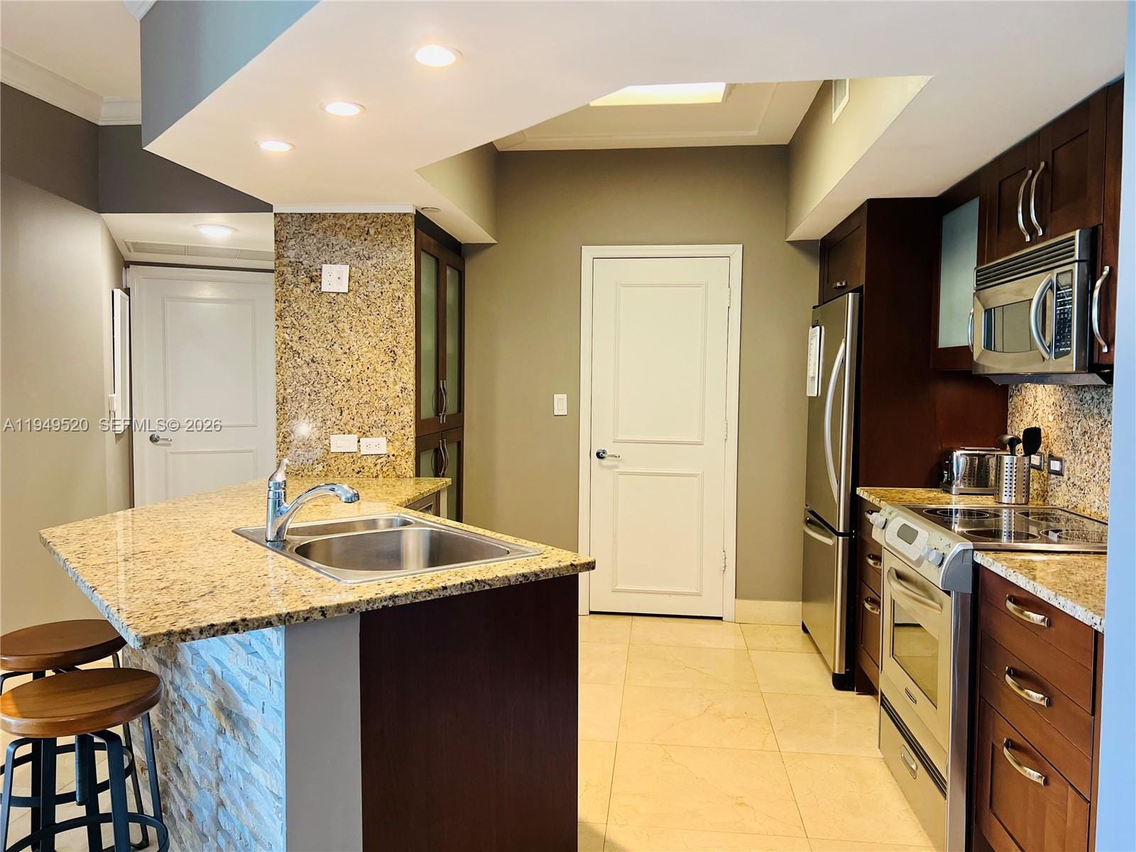 20000 E Country Club Drive 806, Aventura, FL 33180 photo 8