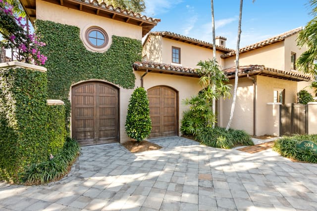 304 Villa Drive Drive, sold in Bears Club, Jupiter, FL