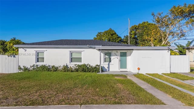14860 Buchanan Street, Miami, FL 33176
