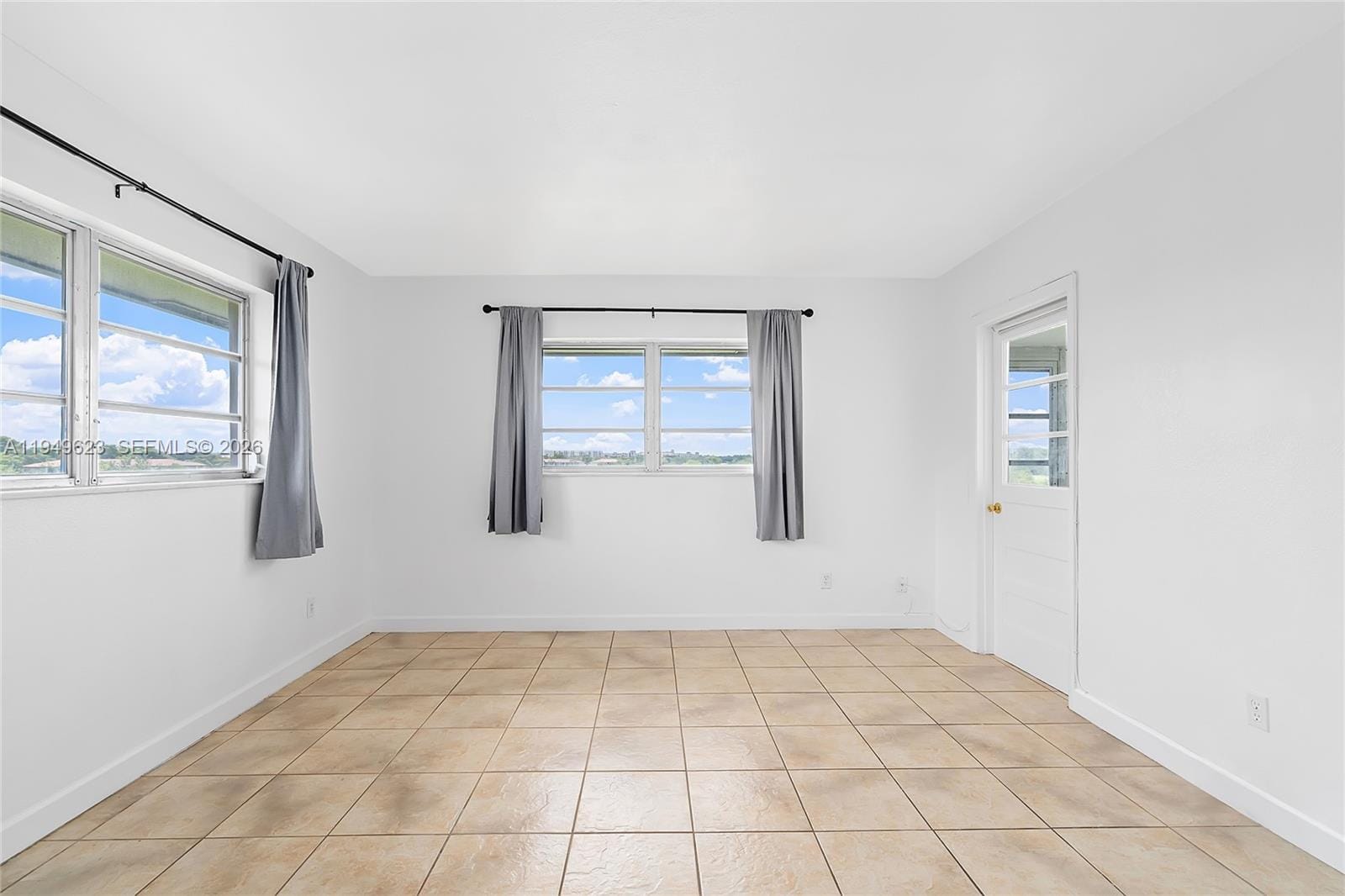 2500 SW 81st Avenue 402 — photo 5