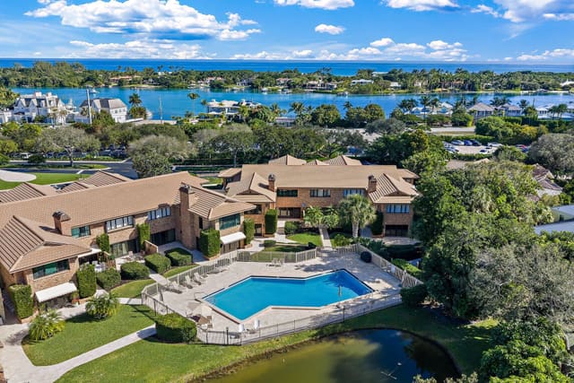 11890 SE Hill Club Terrace 103, sold in Jupiter Hills Village, Jupiter, FL