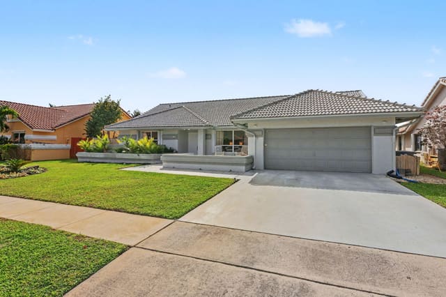 9284 Laurel Green Drive, Boynton Beach, FL 33437