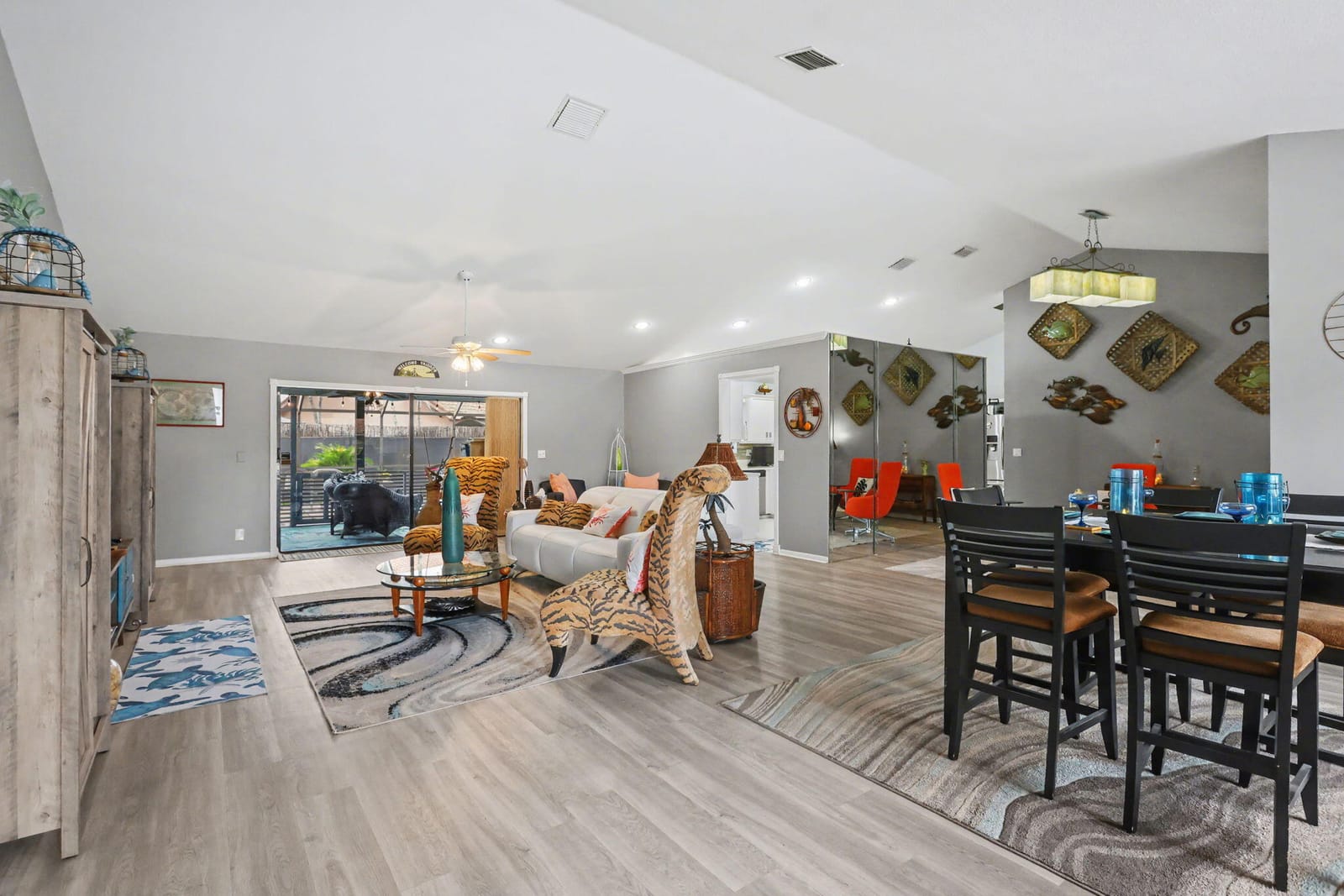 9284 Laurel Green Drive — photo 4