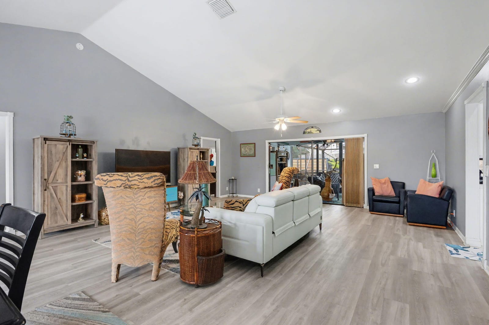 9284 Laurel Green Drive — photo 7