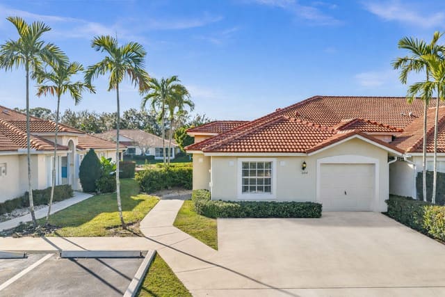 5104 N La Sedona Circle, sold in Sierra Vista, Delray Beach, FL