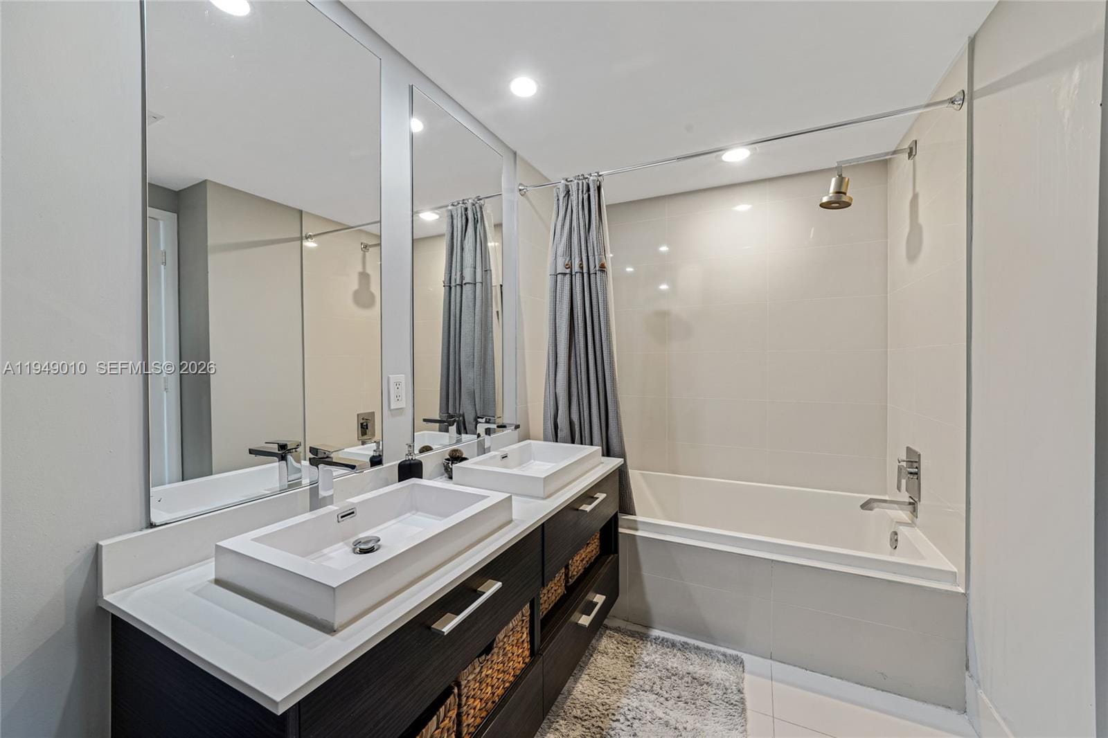 45 SW 9th Street 3405, Miami, FL 33130 photo 10