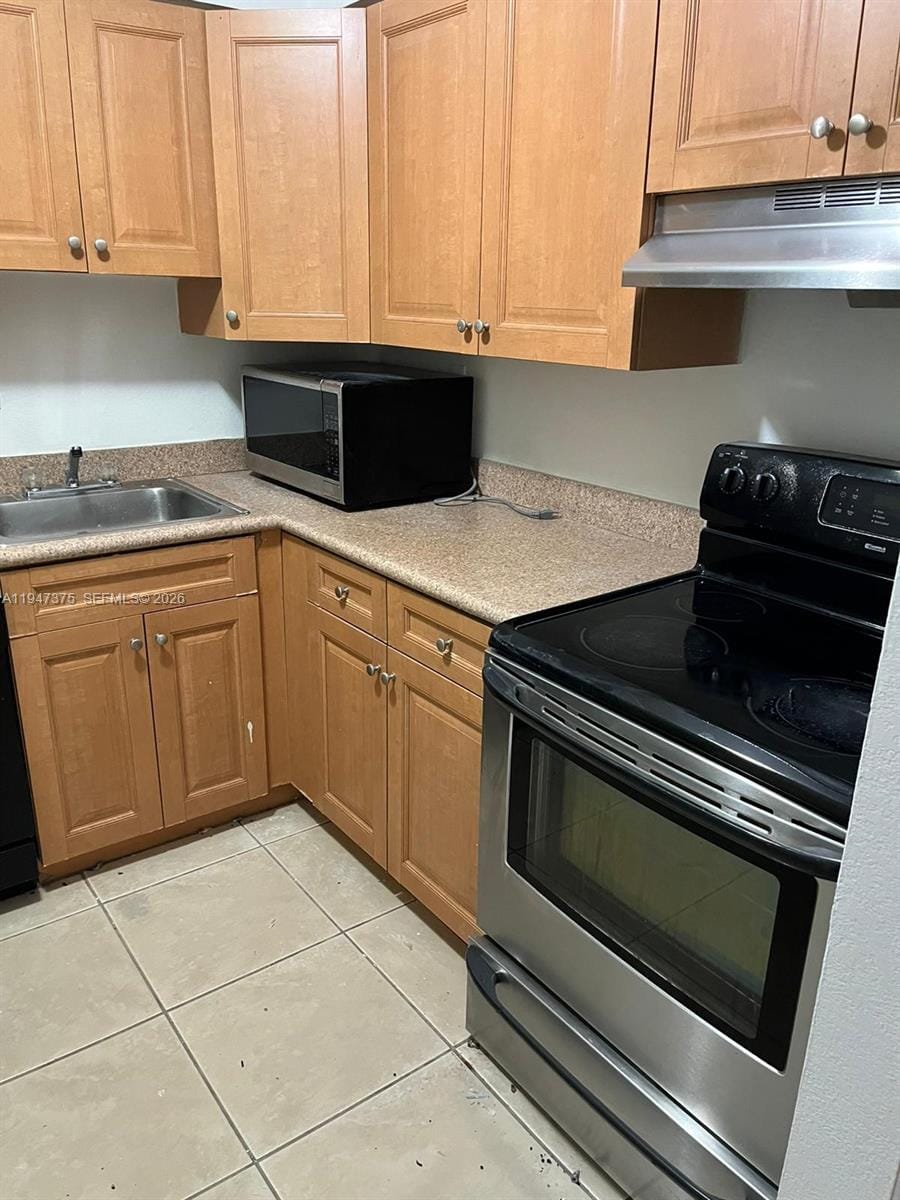 5221 Geneva Way 302 — photo 2