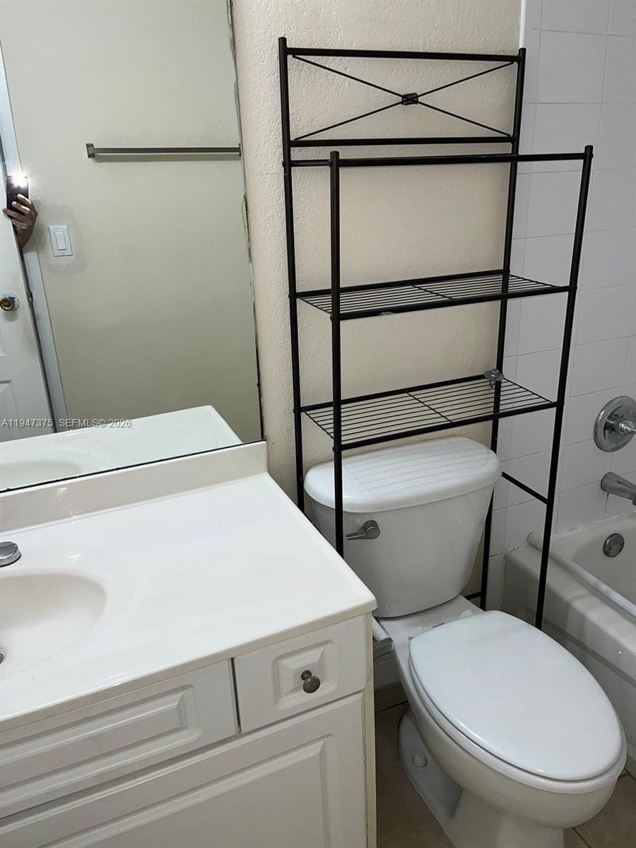5221 Geneva Way 302 — photo 11