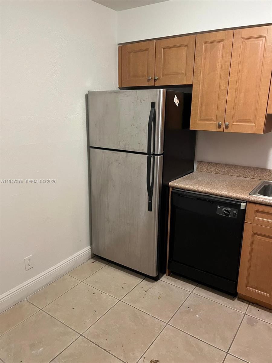 5221 Geneva Way 302 — photo 3