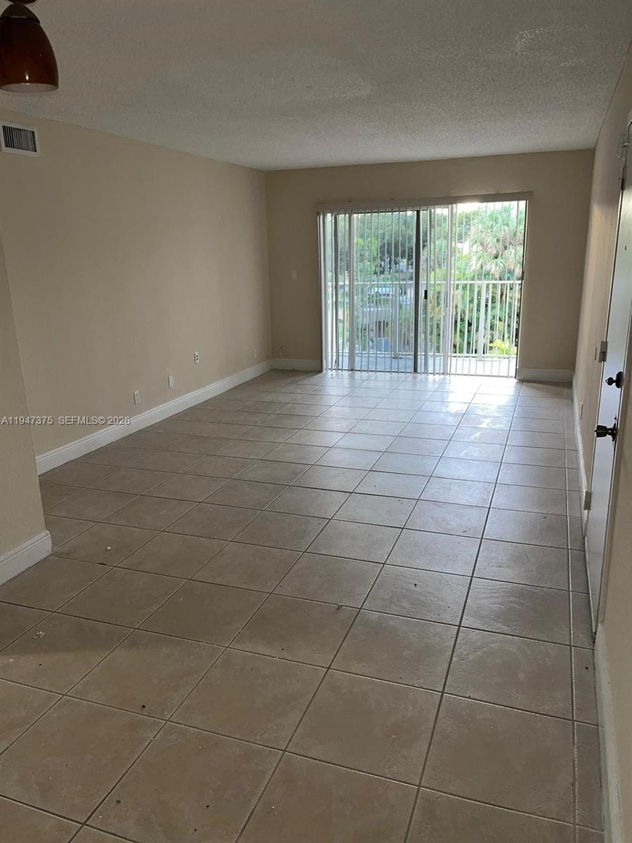 5221 Geneva Way 302 — photo 4